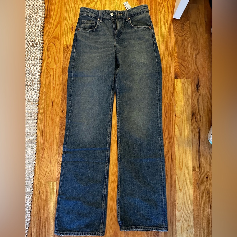 Zara size 2 blue wash straight to wide leg jean